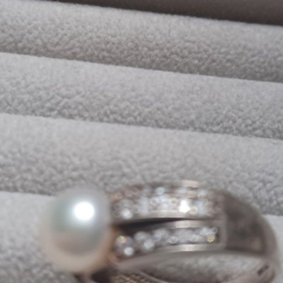Solid 925 sterling silver, genuine pearl, and clear stone ring - Picture 4 of 4
